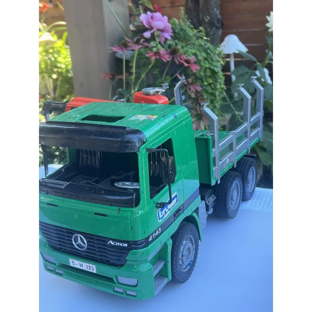 vintage 2001 Bruder Mercedes-Benz Actros Timber/Logging Truck (Model 4143